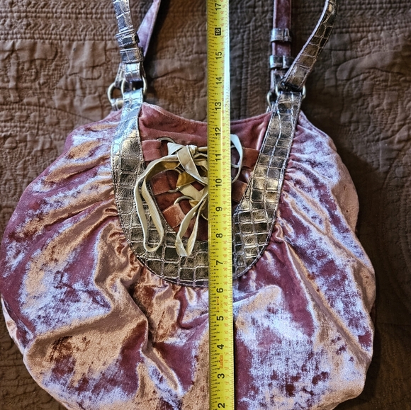 Laila Rowe Crushed Velvet hobo bag with glass case - Picture 13 of 16